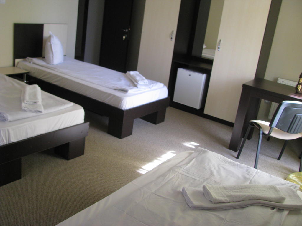 Hotel Babilon Бухарест Номер фото
