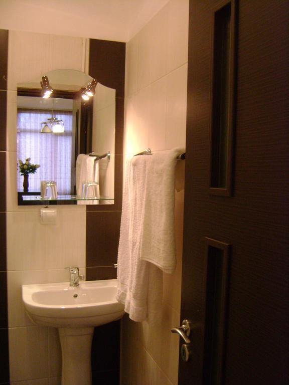 Hotel Babilon Бухарест Экстерьер фото