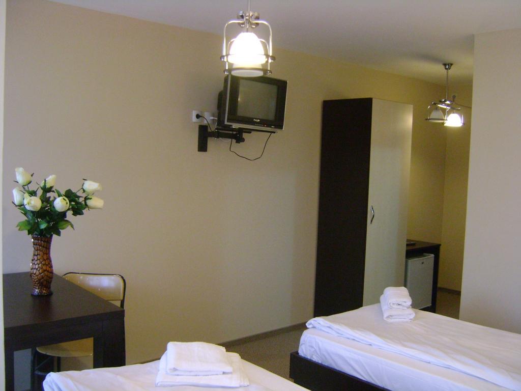 Hotel Babilon Бухарест Номер фото